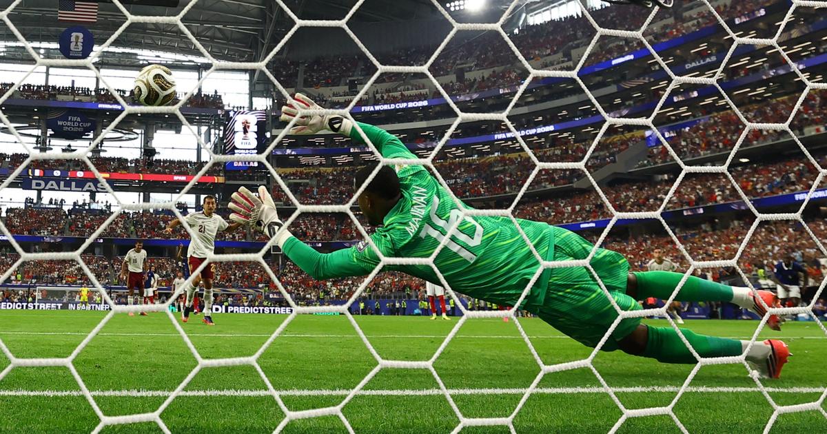 France-Espagne : en vidéo, le penalty de la Roja qui met les Bleus sous pression