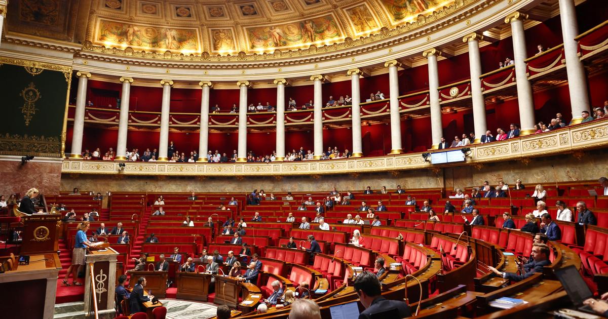 Une vue générale montre l’hémicycle lors du débat de lecture finale avant un vote sur le projet de loi établissant un droit à l’aide médicale à mourir à l’Assemblée nationale à Paris, France, 15 juillet 2026. (Ảnh: Abdul Saboor / REUTERS)