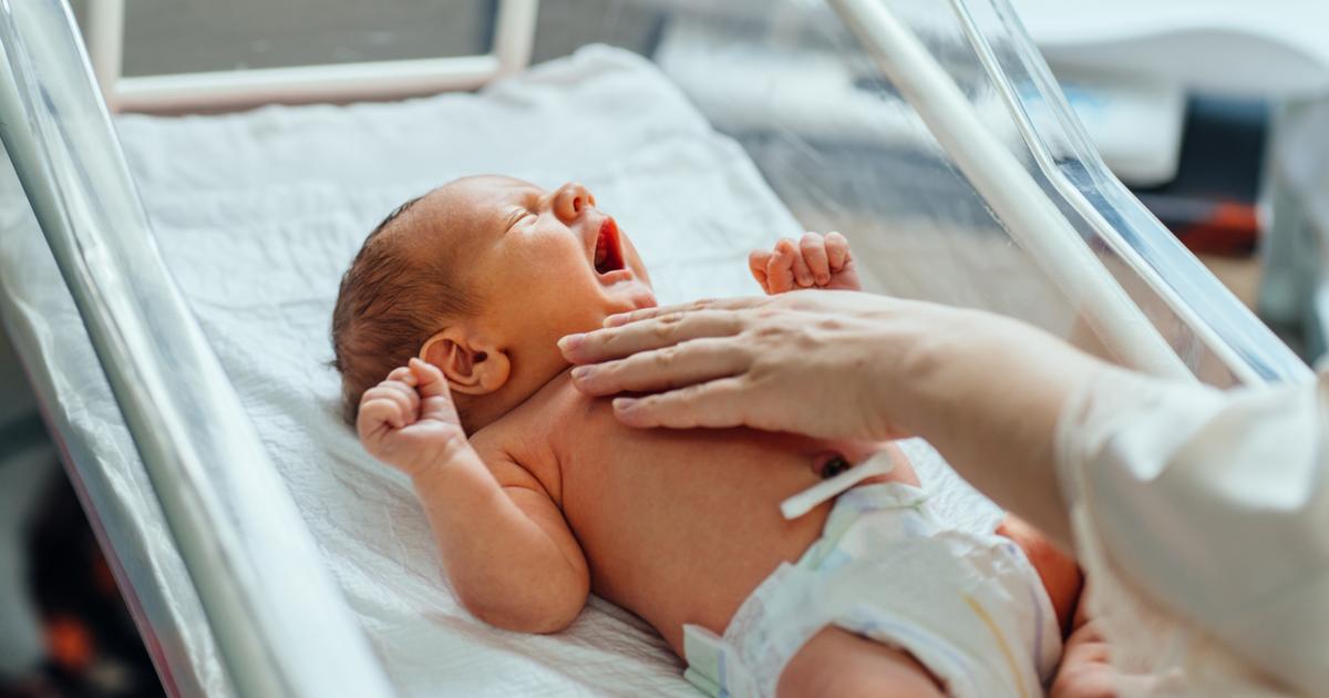 États-Unis : deux hommes découvrent à 38 ans avoir été échangés à la naissance, et portent plainte contre l’hôpital