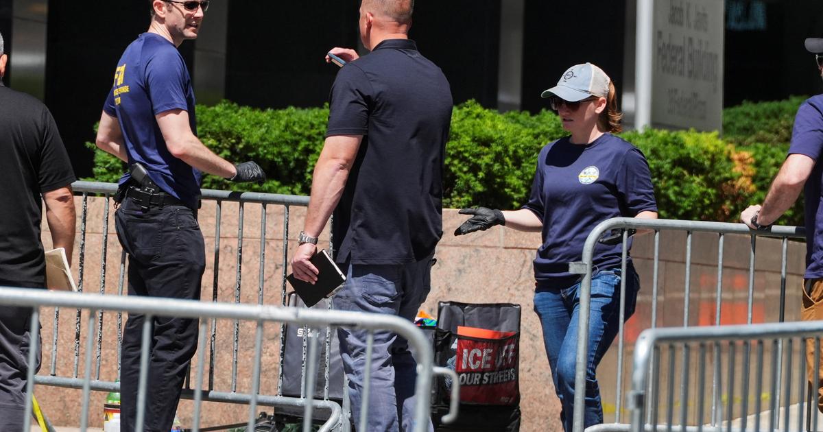 États-Unis : un homme arrêté après un incendie volontaire devant un bâtiment fédéral à New York