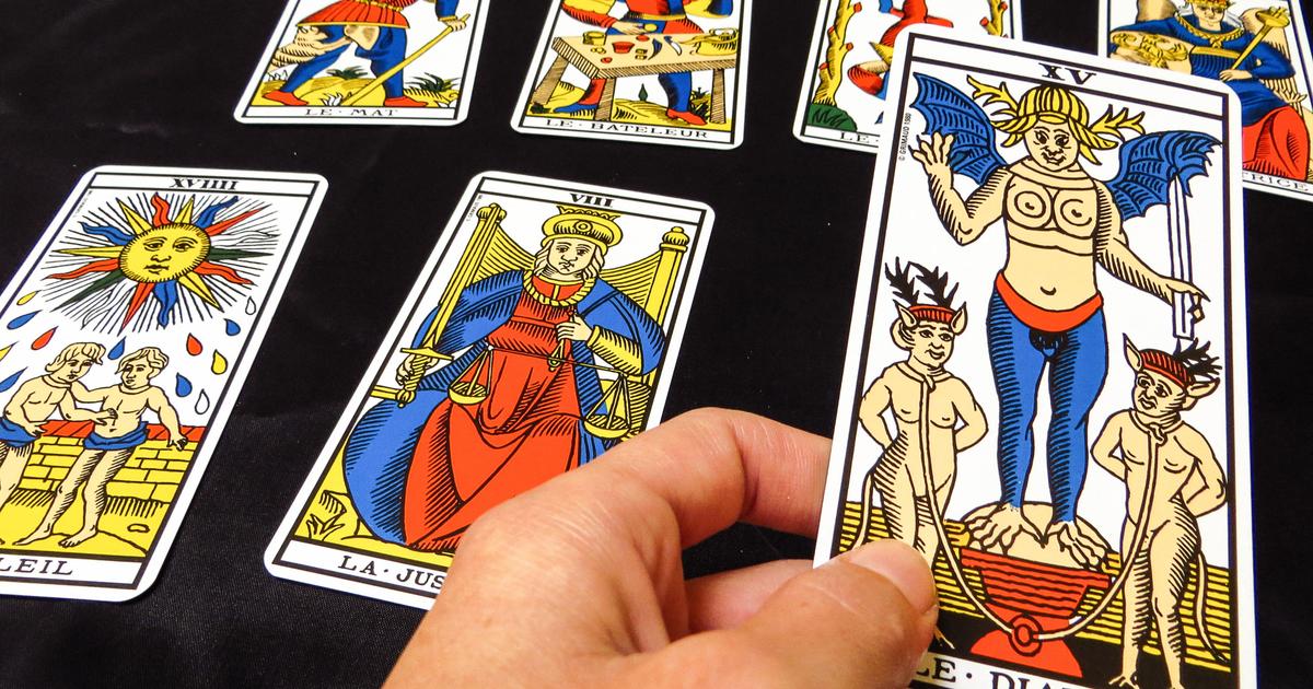 « À 11 ans, j’ai commencé à tirer le tarot » : notre rencontre avec Tohu, médium parisien