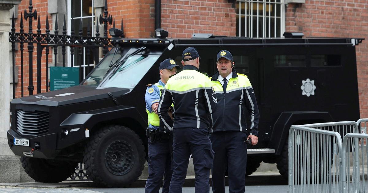 «Un engin explosif qui aurait pu causer des dégâts considérables»: la police irlandaise découvre une bombe dans un véhicule