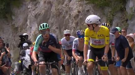 Tour de France : en vidéo, la menace de Tadej Pogacar à Nicolas Prodhomme dans le col de Sarenne