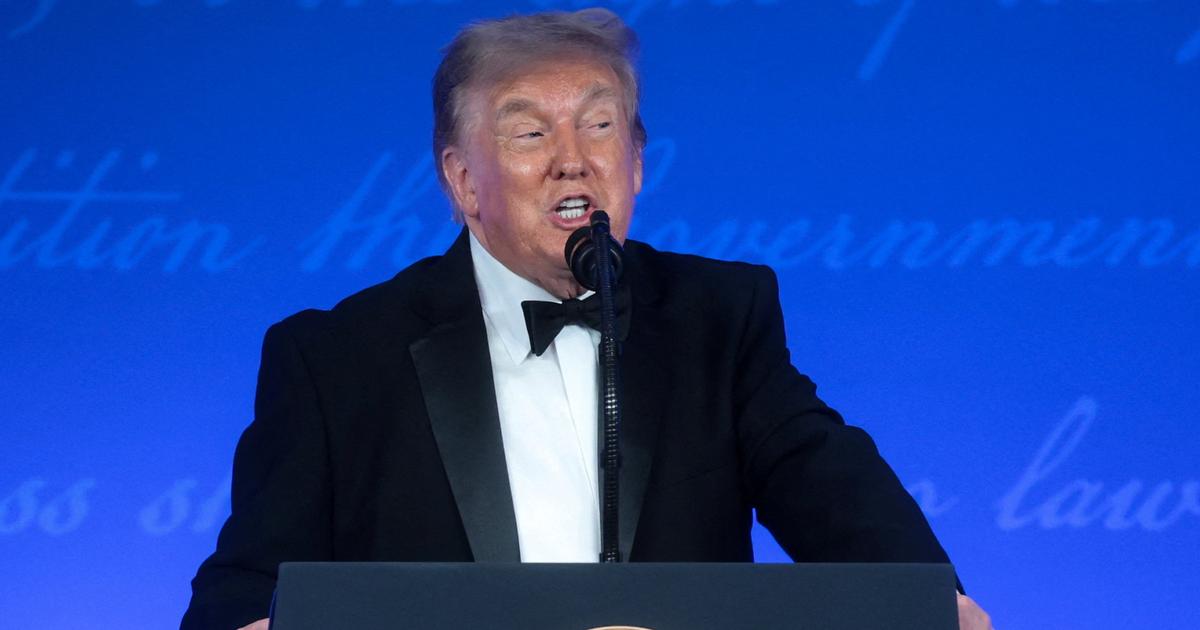 Pour son retour au gala de la presse après la tentative d’assassinat, Donald Trump charge les journalistes et évoque une troisième mandat