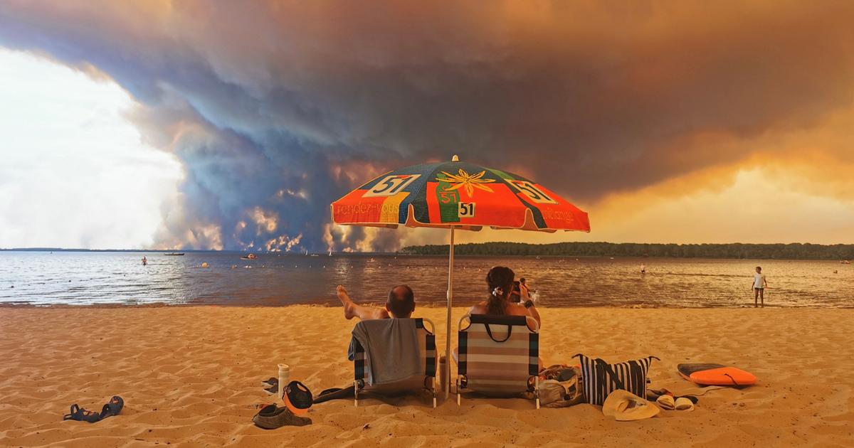 Un parasol, deux transats et l’incendie au loin : une photo des feux de Gironde érigée en symbole