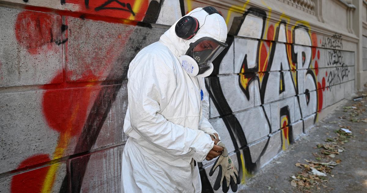 Armé de son nettoyeur haute pression, un influenceur mène la guerre aux tags dans les rues de Rome