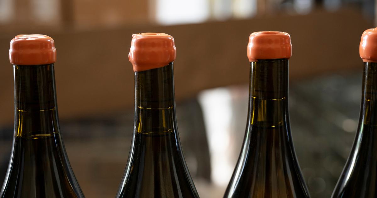 Plus écologique, plus chic, ou simple mode ? La vérité sur les capsules de cire des bouteilles de vin