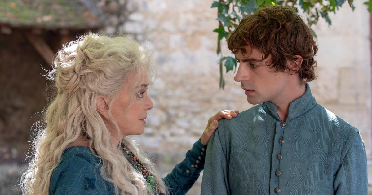 Claire Pommet et Catherine Deneuve à la Mostra pour l’adaptation du roman graphique Peau d’Homme