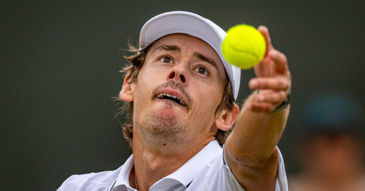 Tennis : De Minaur s’impose face à sa bête noire Tsitsipas et défiera Cruz Hewitt au 2e tour à Washington
