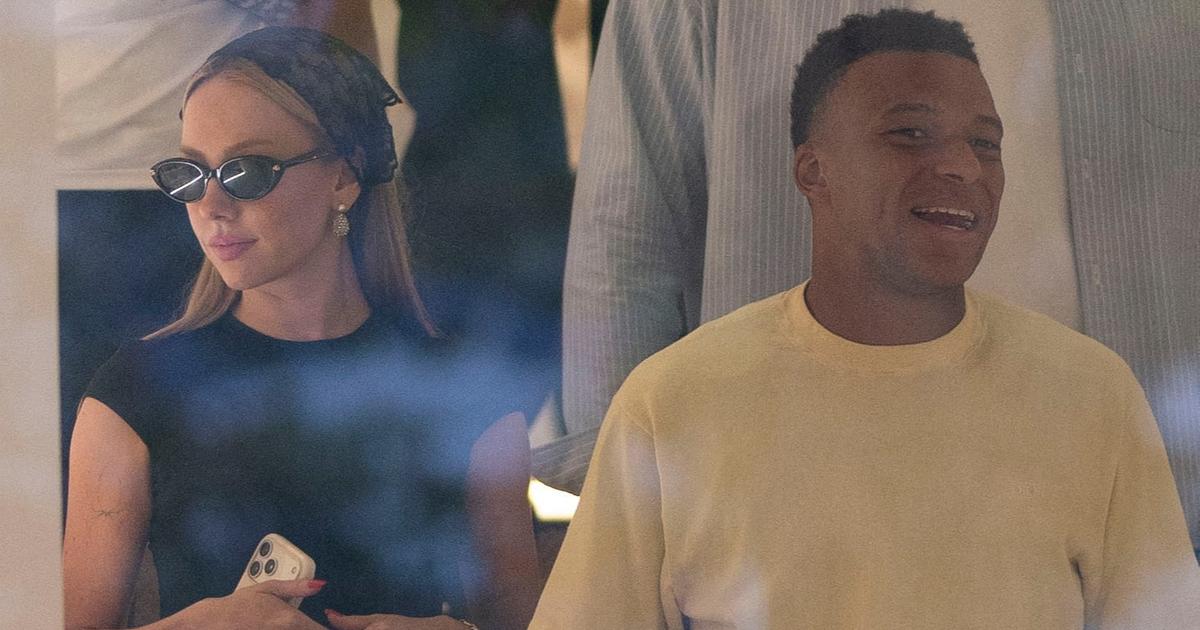 Bisous, câlins et jeux dans l’eau... Kylian Mbappé et Ester Expósito vivent la dolce vita sur un yacht en Sardaigne