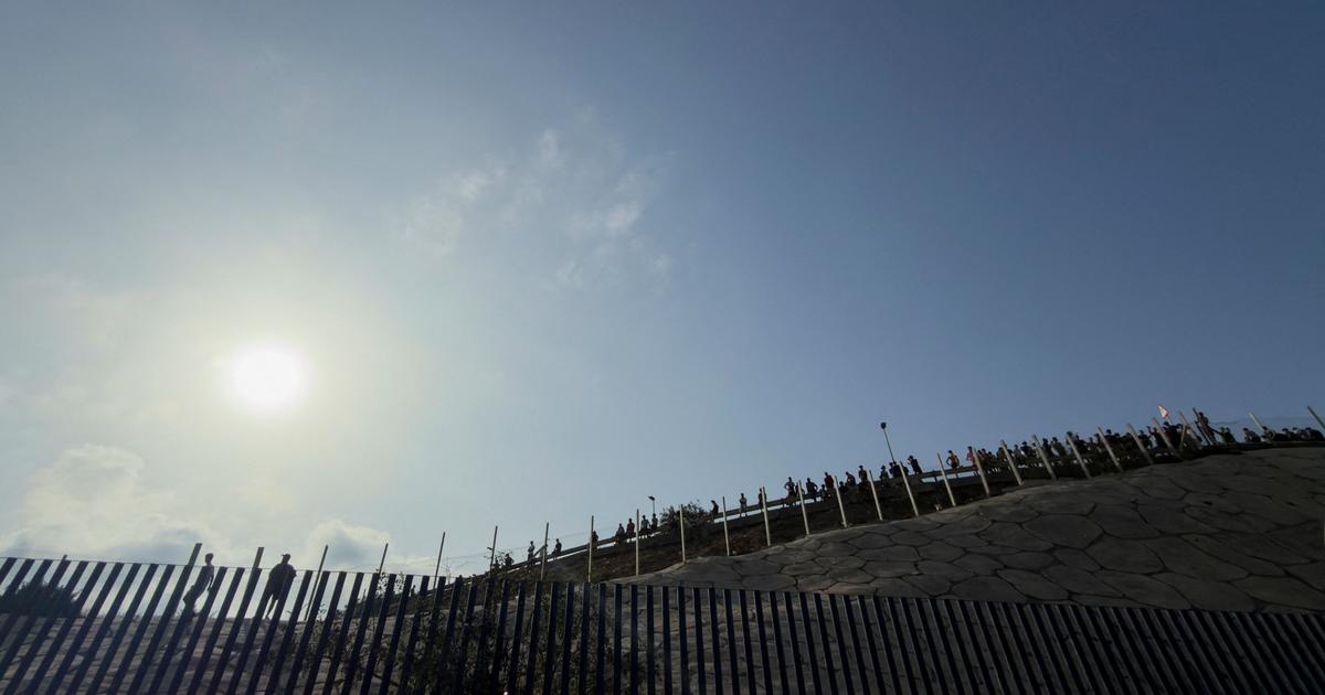 Maroc : des centaines de personnes en route pour la frontière avec l’enclave espagnole de Ceuta