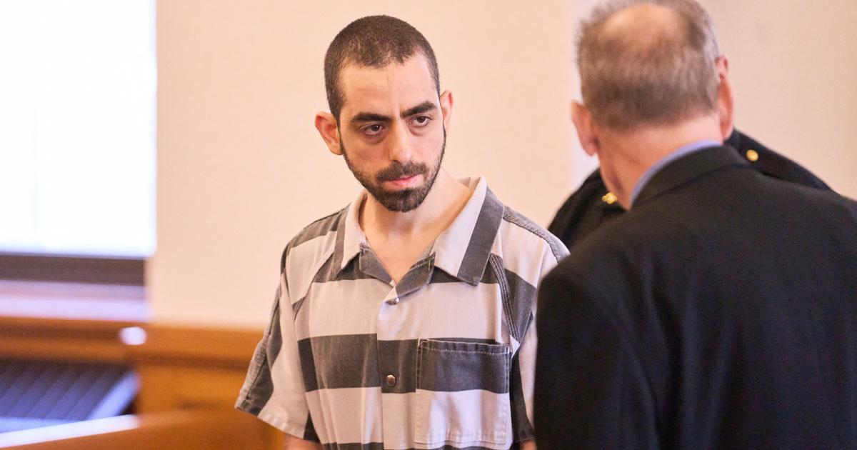 Hadi Matar, l’homme qui a tenté de tuer Salman Rushdie, reconnu coupable de terrorisme