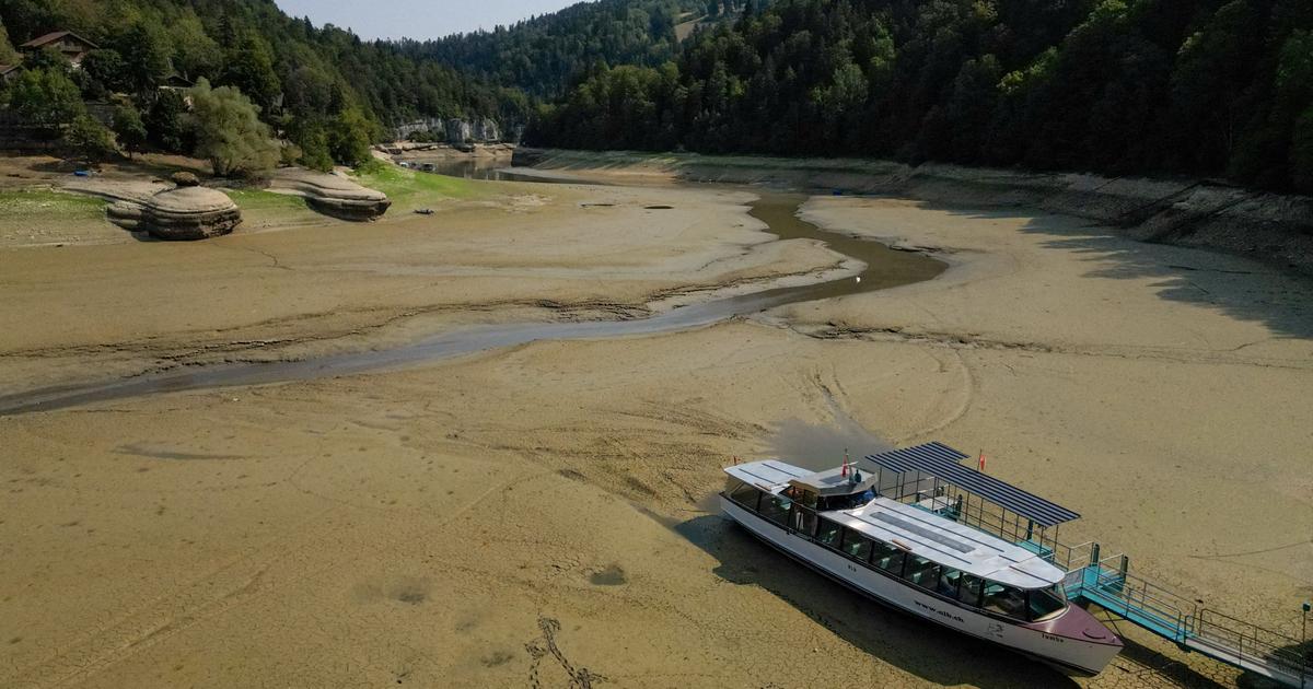 « Ces sécheresses se succèdent à un rythme effréné » : entre la France et la Suisse, ce lac est presque à sec