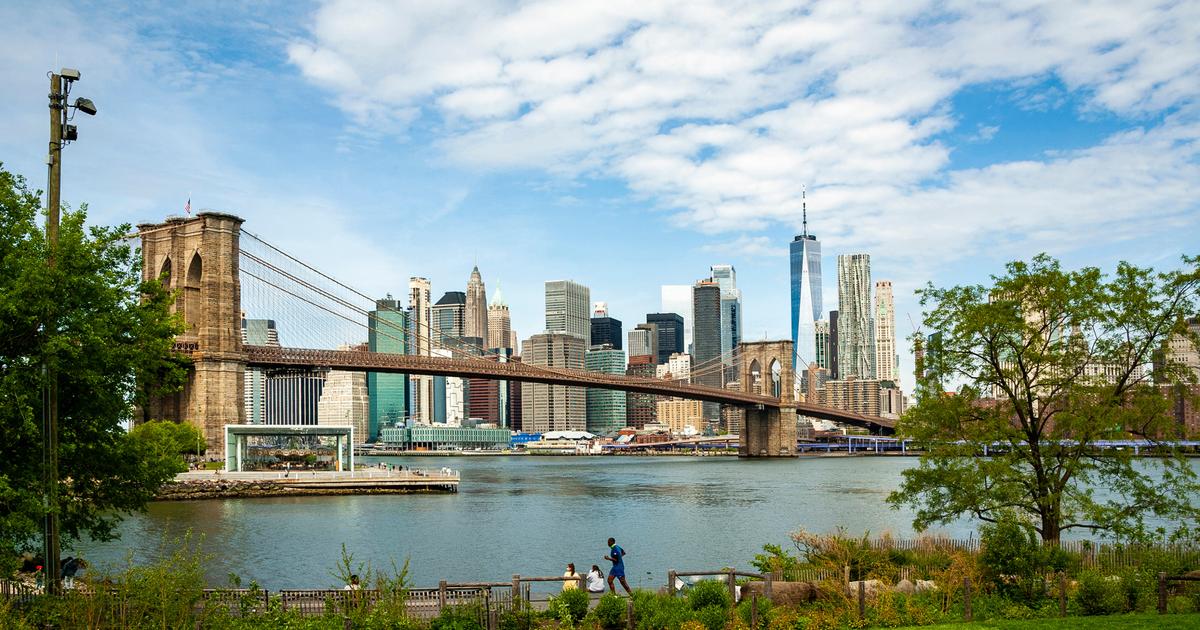 New York : un homme qui avait sauté nu du haut du pont de Brooklyn dans un état «stable», malgré une chute de 85 mètres