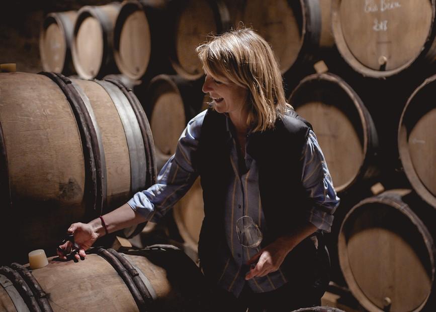 De la finance aux vignes : Athénaïs de Béru, la banquière daffaires devenue lune des plus brillantes vigneronnes de Chablis
