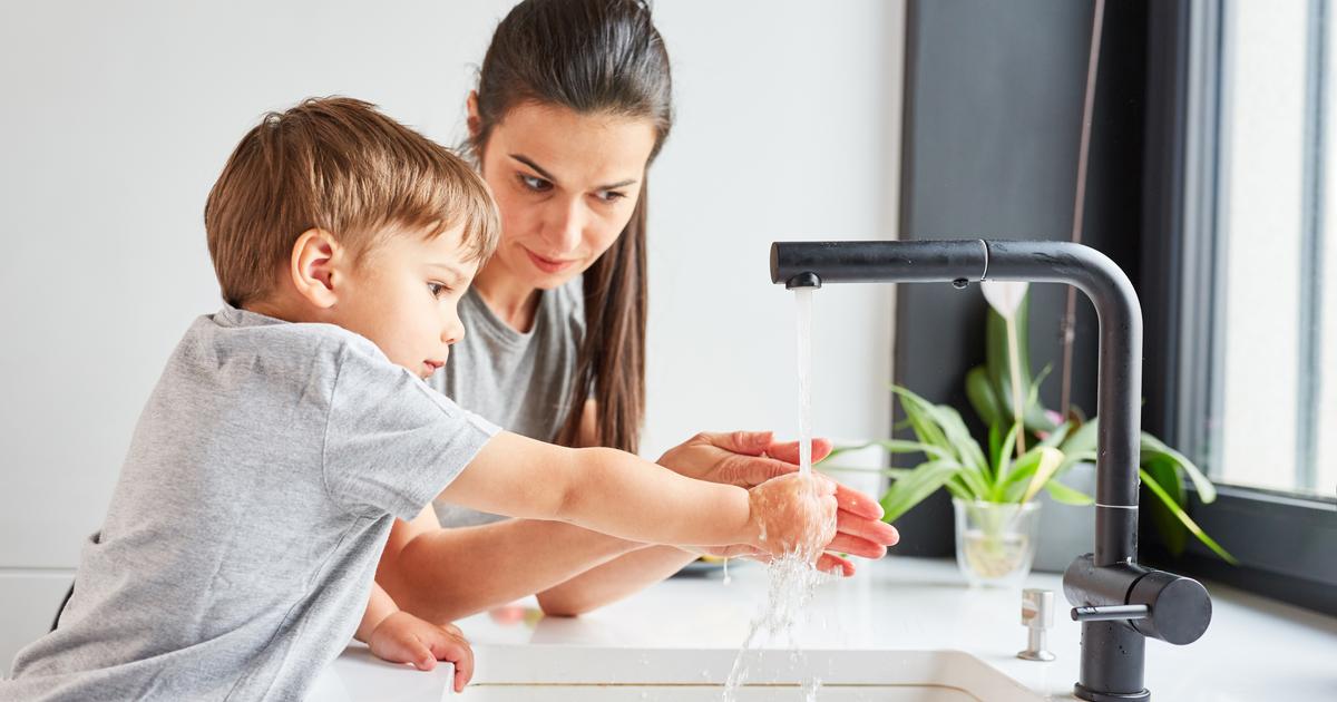 Canicules : peut-on boire sans risque l’eau «froide» du robinet devenue tiède ?