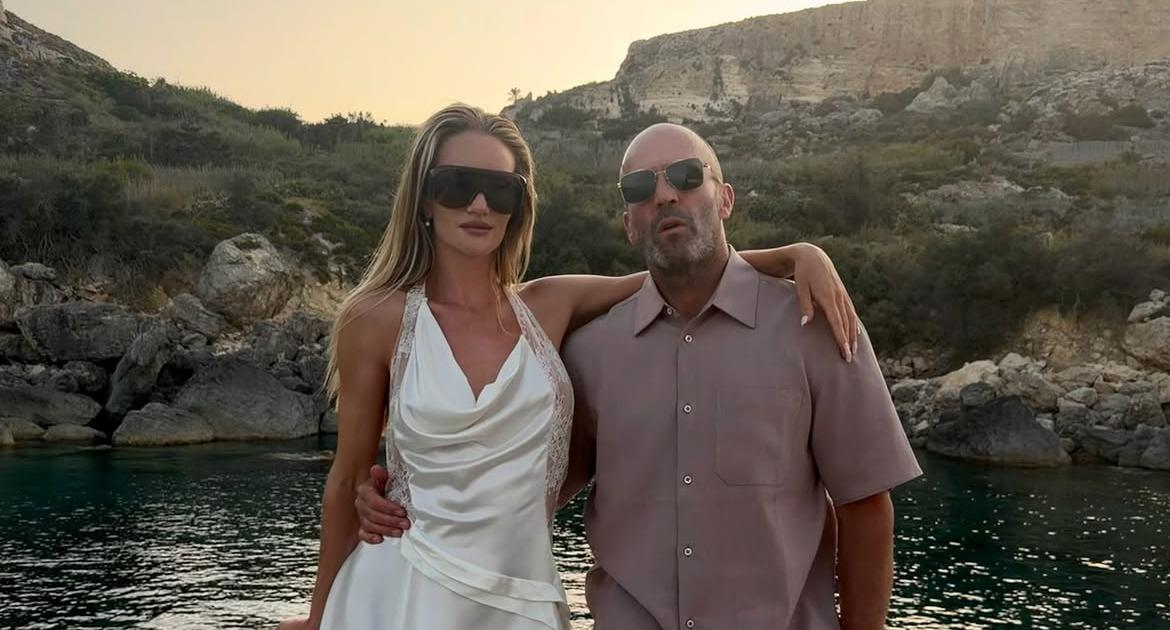 Μπικίνι, ήλιος και dolce vita: τα αστέρια εξαφανίζονται στις διακοπές