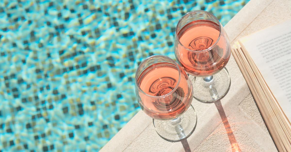 «Cest devenu un élément du costume du vacancier» : comment le vin rosé est devenu la boisson officielle des vacances