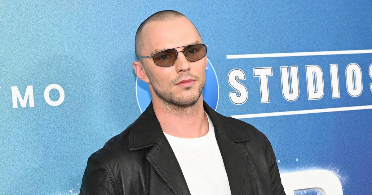 Nicholas Hoult récupère le rôle du professeur Gilderoy Lockhart dans la saison 2 de la série Harry Potter