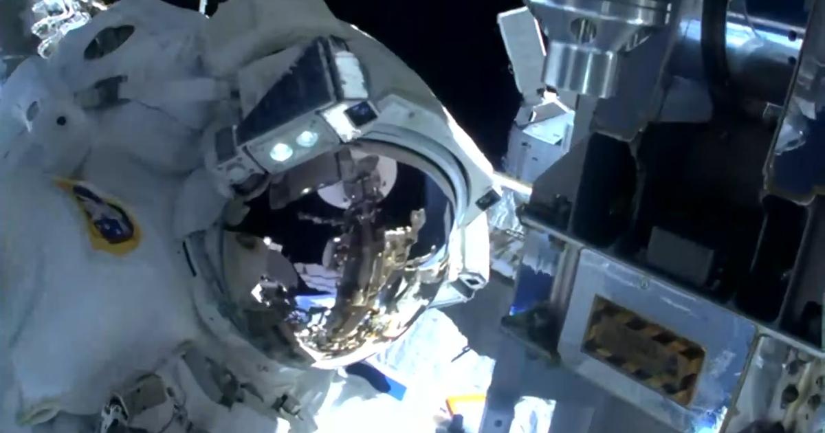 Suspendue à 400 kilomètres de la Terre dans un scaphandre de 140 kilos : les coulisses de la première sortie de Sophie Adenot dans l’espace
