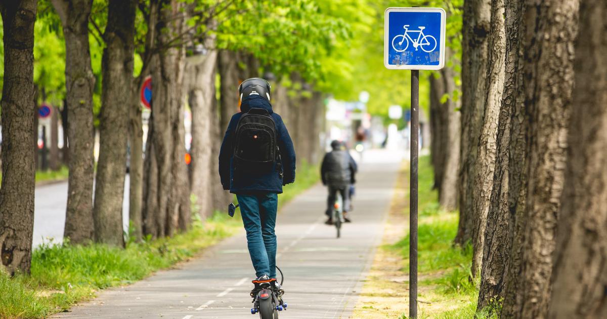« Mon brushing en prend un coup » : à Paris, les trottinettistes adoptent timidement le casque et le gilet jaune