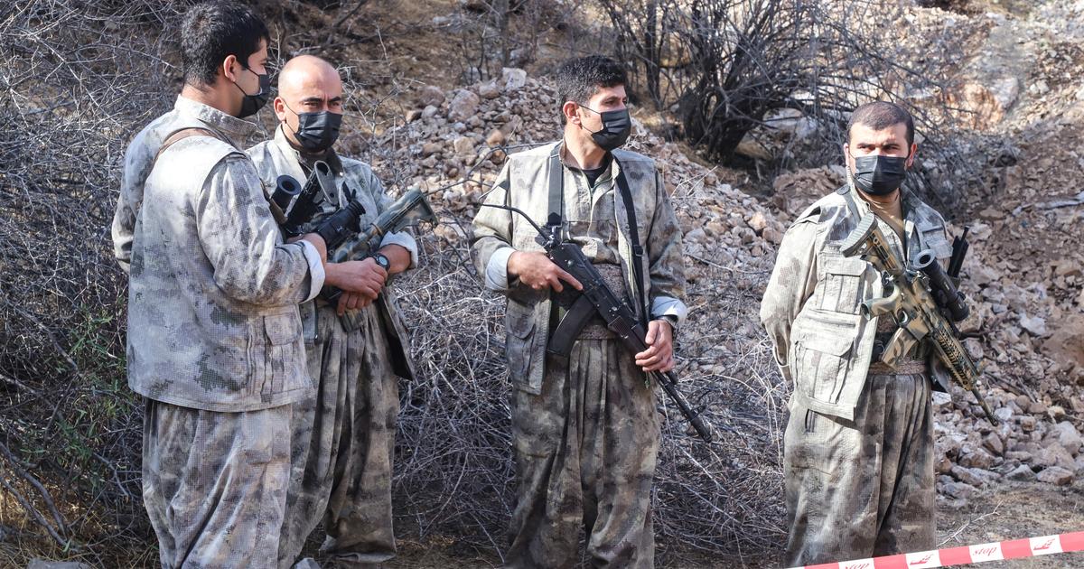 « Je lui mettrai une claque puis je le prendrai dans mes bras » : l’épineux retour des combattants kurdes en Turquie