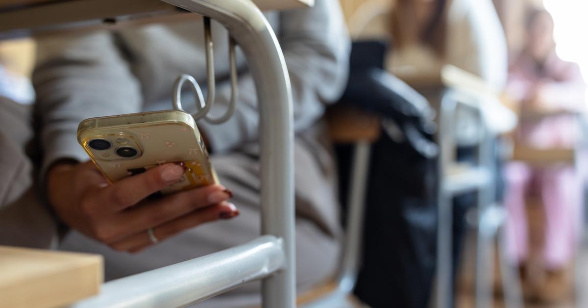 L’interdiction des téléphones portables dans les lycées «pourra être effective dès la rentrée», annonce le gouvernement
