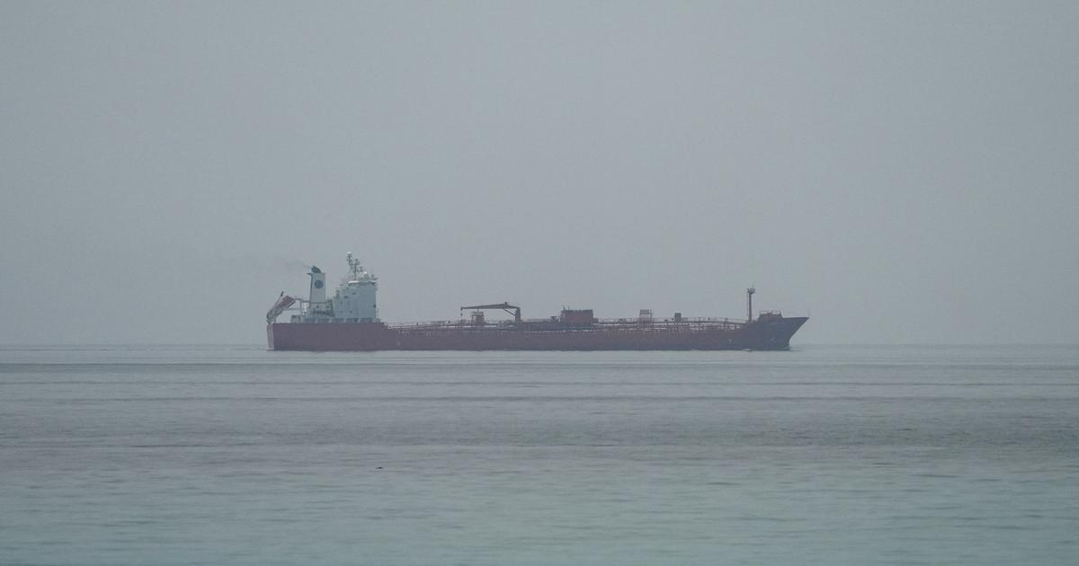 Un pétrolier touché au large d’Oman par un «projectile inconnu», qui a endommagé sa salle des machines et l’a rendu «inopérant»