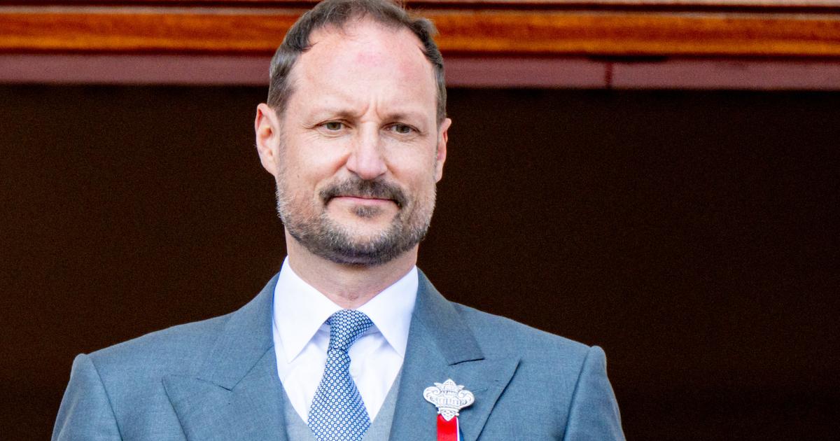 Stéphane Bern : «Le roi Haakon VIII de Norvège devra faire rentrer dans le rang les brebis galeuses»
