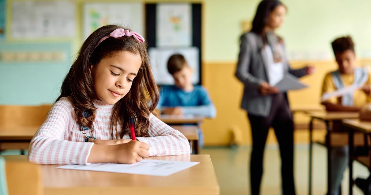 « Faire des dictées ne suffit pas » : comment l’école cherche à relever le niveau écrit des élèves français