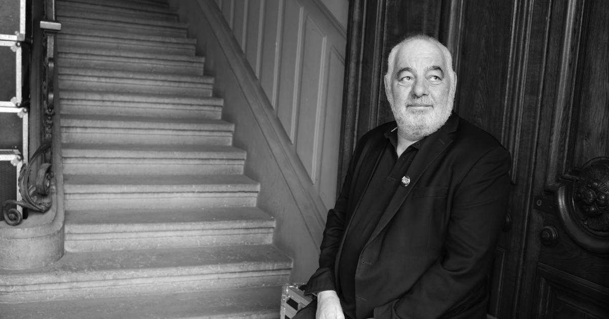 Philippe Jaenada: «Ακόμη και φτωχή, ακόμα και στο τέλος των πόρων της και στενοχωρημένη, προσπαθούσε πάντα να κρατά όμορφα παπούτσια»