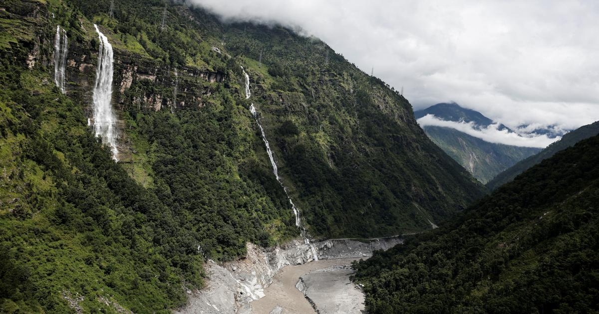 Glaciers, parois rocheuses et  permafrost : après la catastrophe dans l’Himalaya, comment la France surveille ses massifs ?