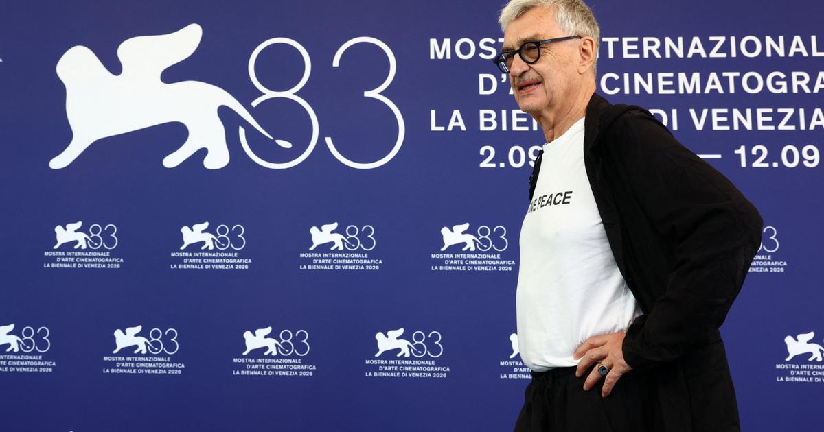 Finalement, Wim Wenders estime que le cinéma serait bien politique
