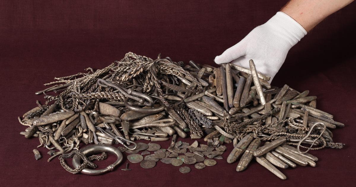 Danemark : en construisant sa terrasse, il découvre le plus gros trésor viking jamais découvert