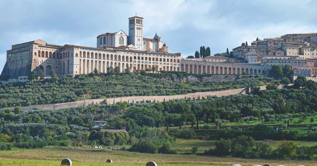 Retour à Assise, sur les traces de Saint François, avec des pèlerins unis dans une quête de paix et de joie
