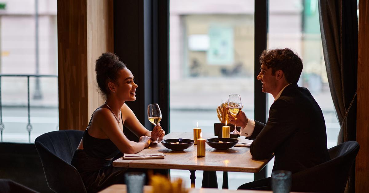 «Est-ce que l’on doit confier son destin amoureux à une appli ?» : retour de flamme pour les agences matrimoniales