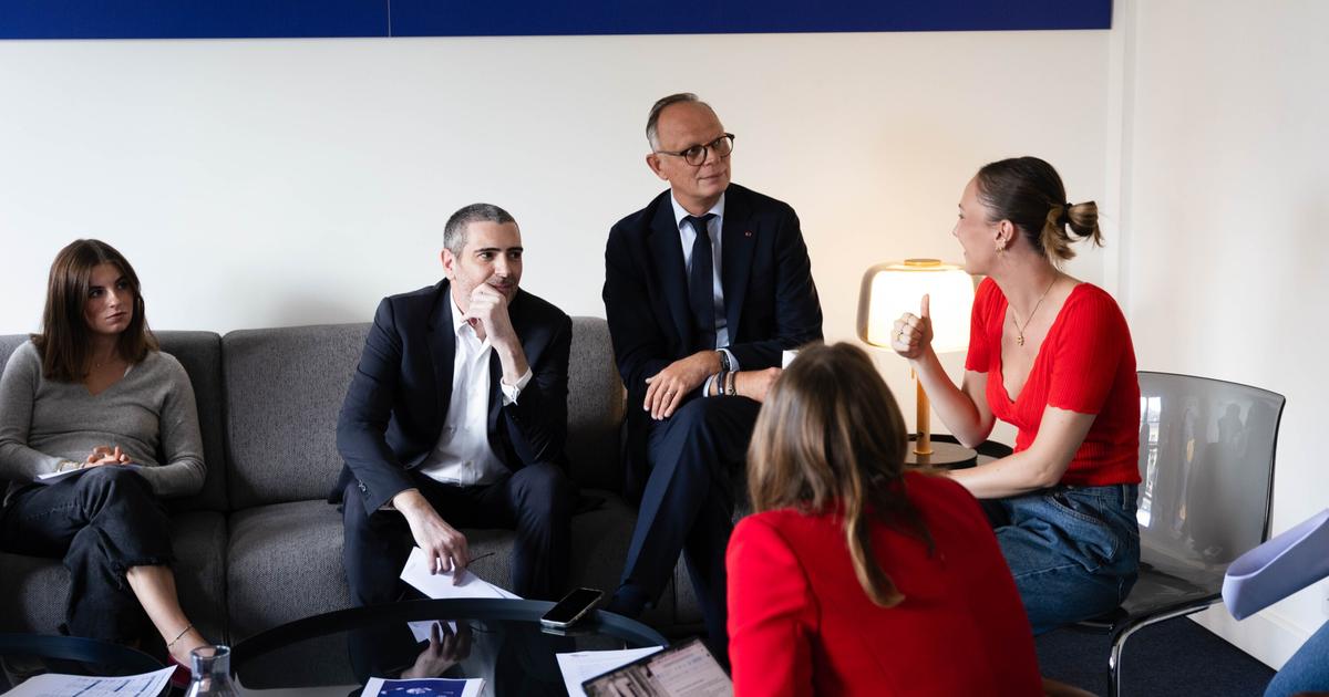 Présidentielle 2027 : au siège de sa campagne, Édouard Philippe avance avec son noyau de fidèles