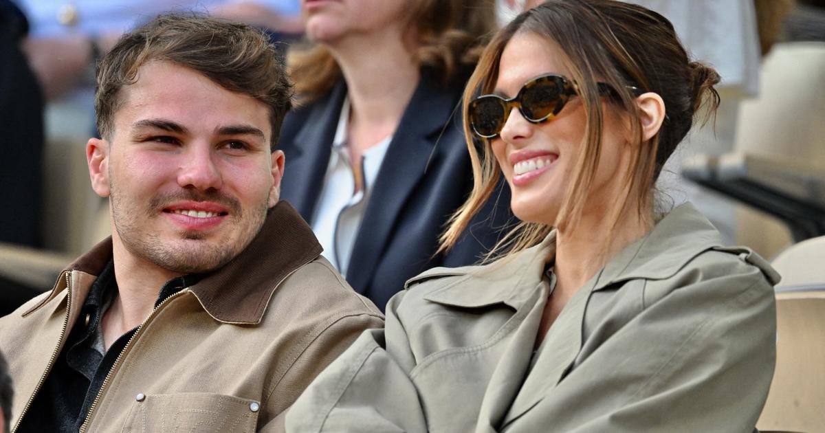 «Dans un conte de fées» : Iris Mittenaere s’affiche au lit avec Antoine Dupont sur Instagram