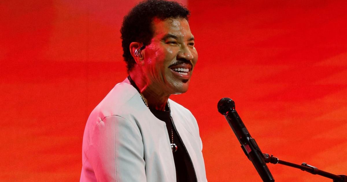« Un peu de repos » : opéré du cœur, Lionel Richie met en pause sa tournée et annule trois concerts