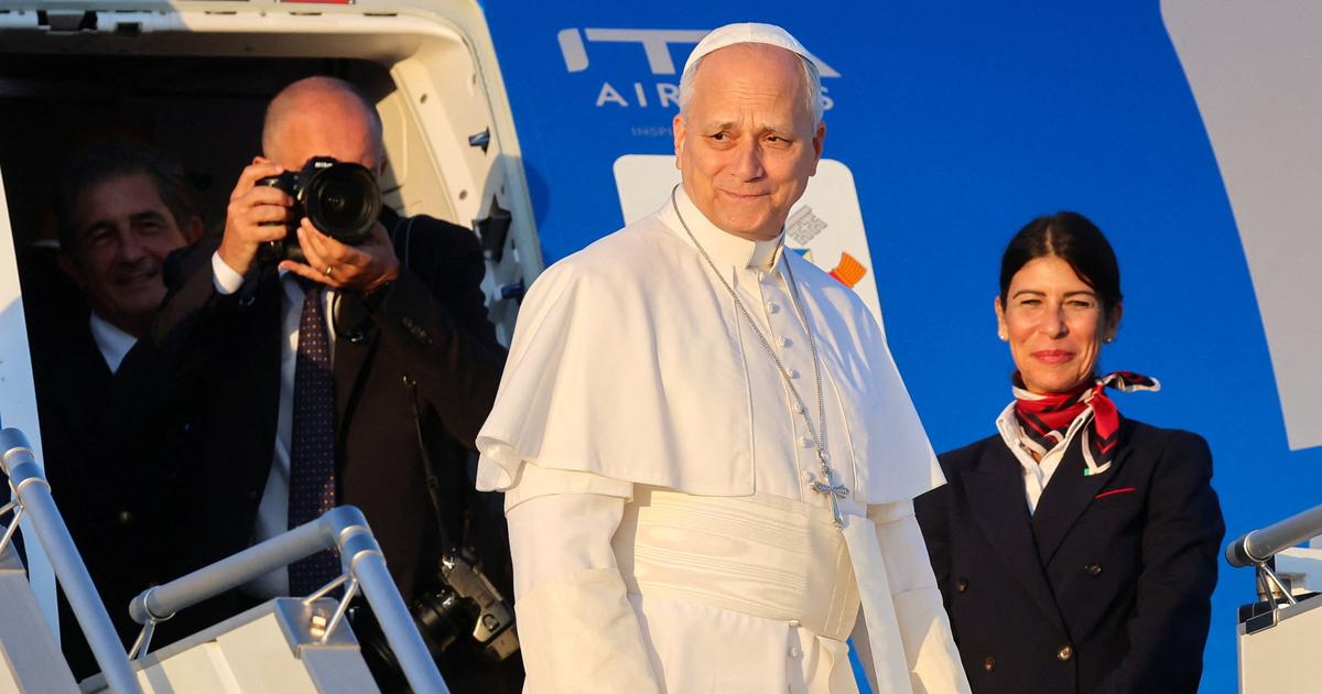 EN DIRECT - Léon XIV en France: Emmanuel et Brigitte Macron accueillent le pape à Orly pour une visite historique de quatre jours
