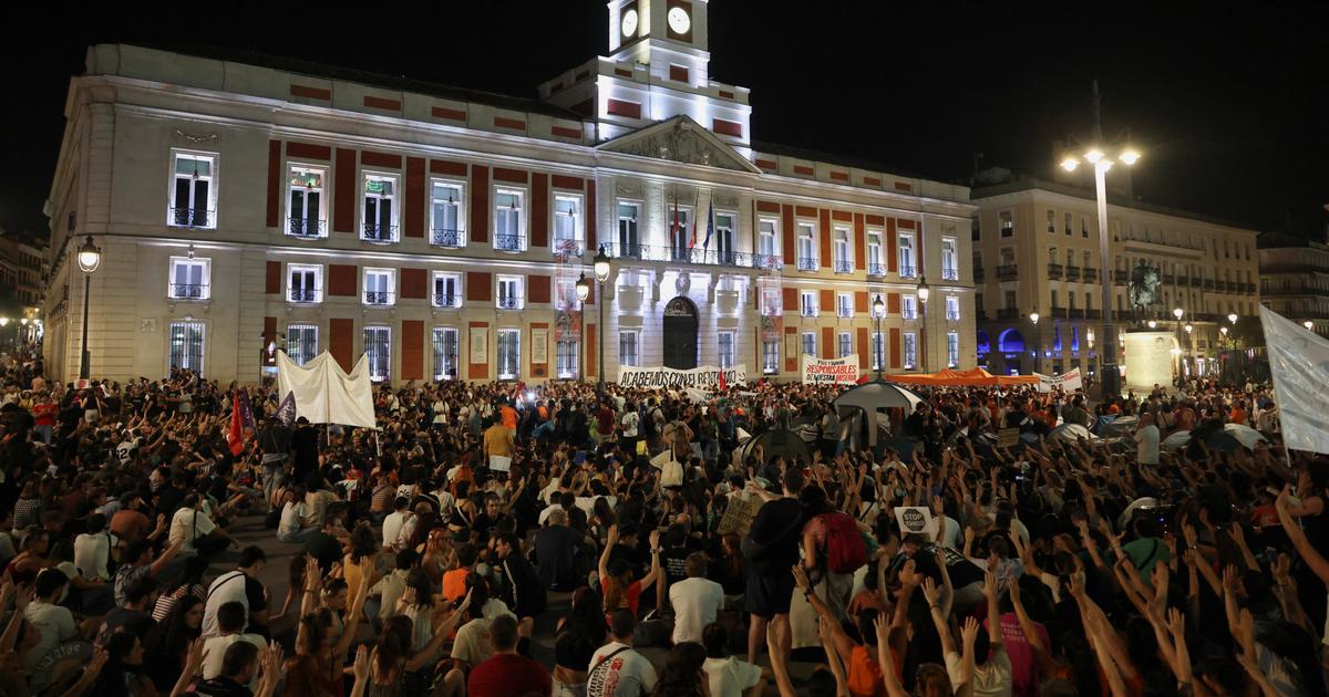 Madrid : des manifestants campent sur une place du centre-ville pour soutenir une octogénaire expulsée de chez elle