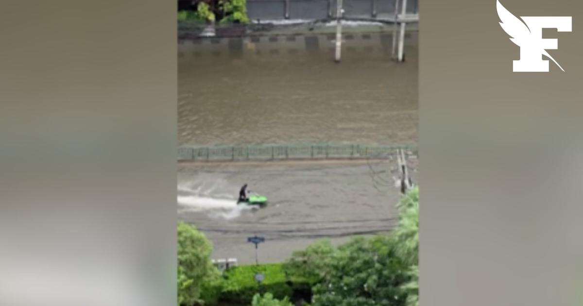 Bangkok : les jet-skis ont remplacé les voitures dans les rues inondées de la capitale thaïlandaise