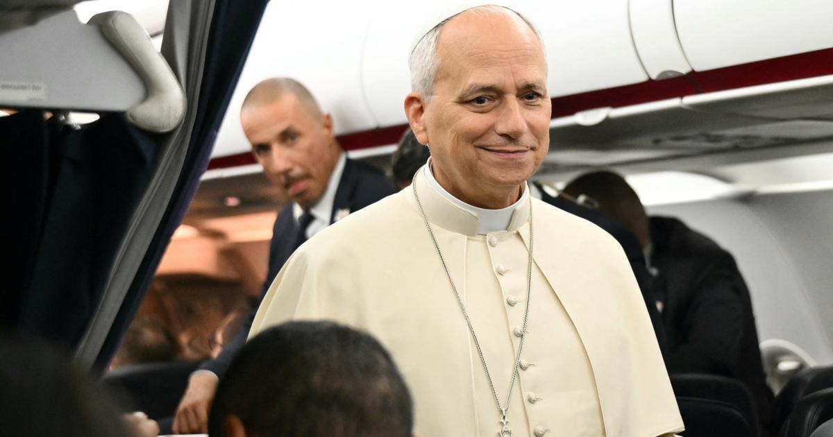 Jeunes catholiques, laïcité, danger de l’IA, montée de l’extrême droite : ce qu’a dit Léon XIV lors du vol retour de son voyage en France