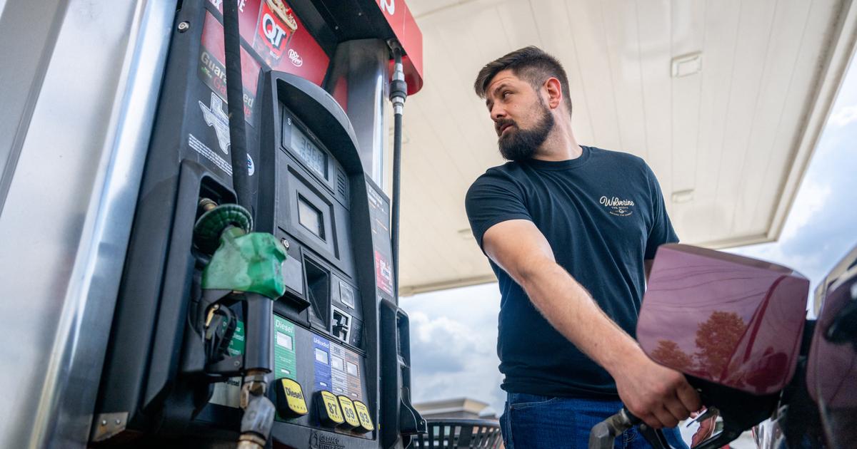 «Je vais devoir changer de métier» : aux États-Unis, la flambée des carburants fait douter les camionneurs de Trump
