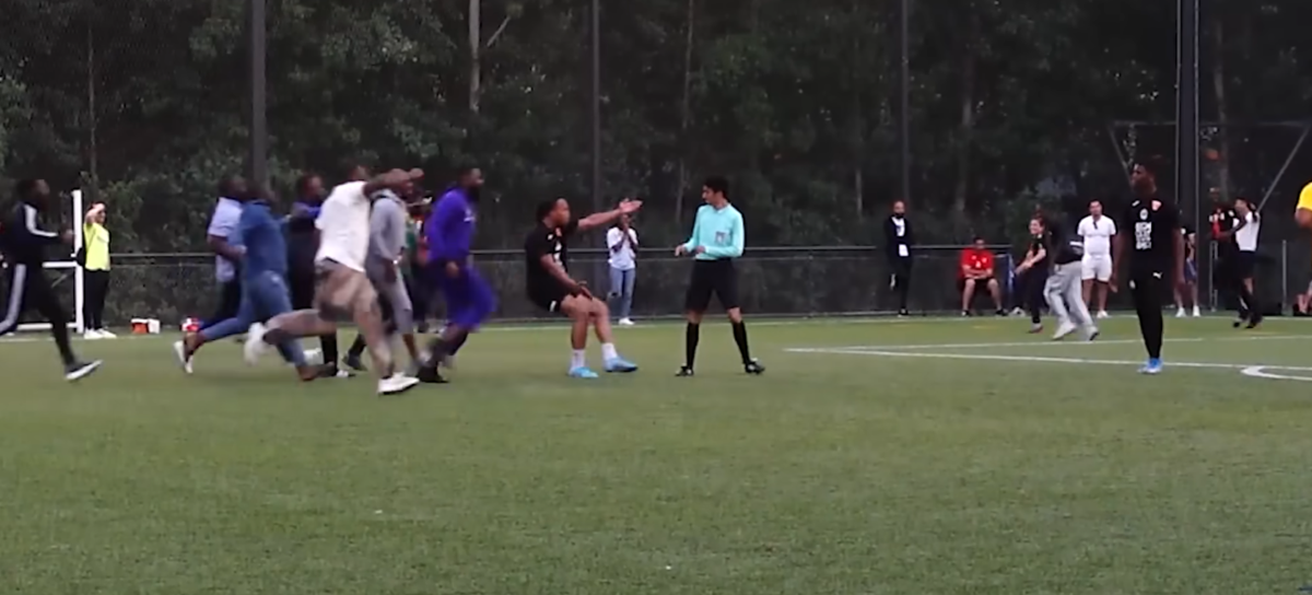 «Dans le foot amateur, une bagarre partagée sur les réseaux sociaux peut vous rendre plus populaire que de marquer un but»