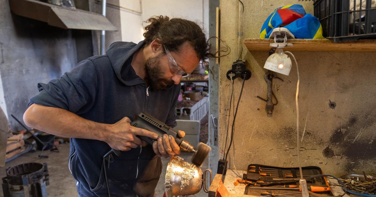 Dans le Cantal, à la rencontre d’un des derniers fondeurs de cloches de France