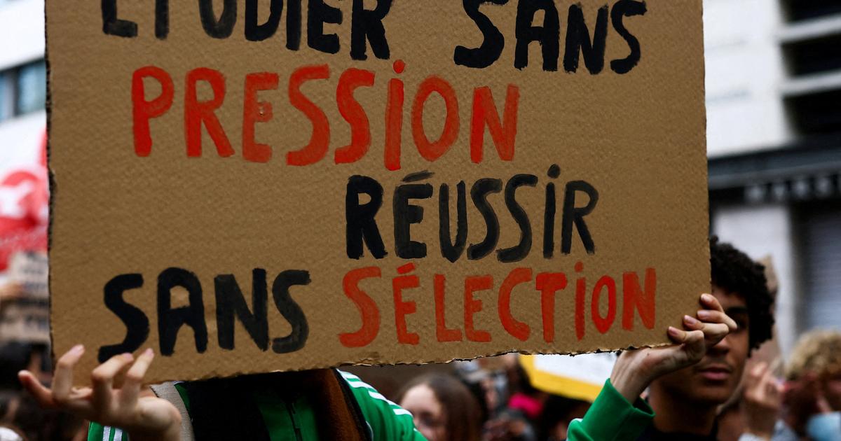 Peut-on abolir Parcoursup et ouvrir 150.000 places dans les universités comme le souhaite Jean-Luc Mélenchon ?