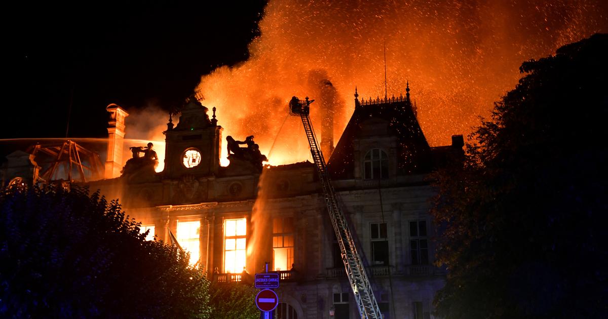 Des scènes de guérilla urbaine et des pillages à la chaîne : notre récit d’une journée de violences débridées qui ont enflammé la France
