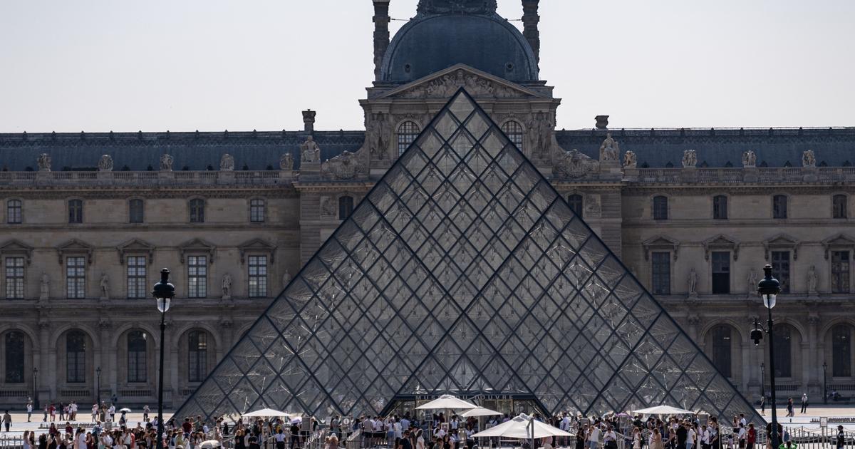 Un an après le cambriolage, le Louvre bloqué par des étudiants « en soutien » au mouvement lycéen