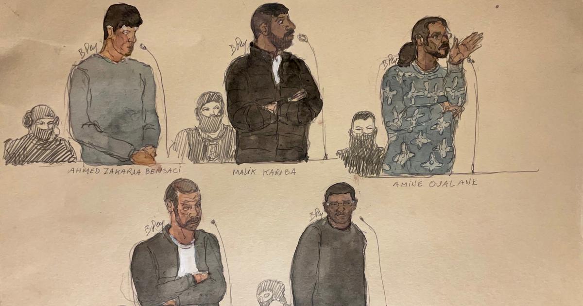 La cour d'assises des Bouches-du-Rhône juge cinq hommes accusés du triple assassinat commis en 2020.